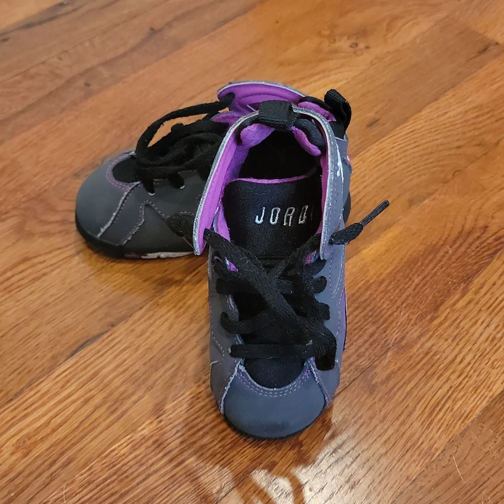 Kids Jordan sneakers - Picture 5 of 7